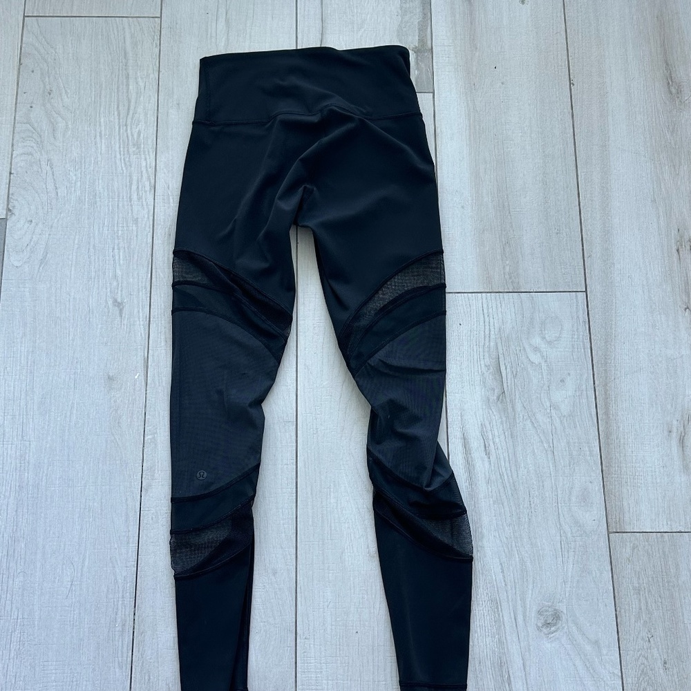 Lululemon Seek The Heat Tight Mesh Legging (Black) Size 6 - Picture 2 of 7